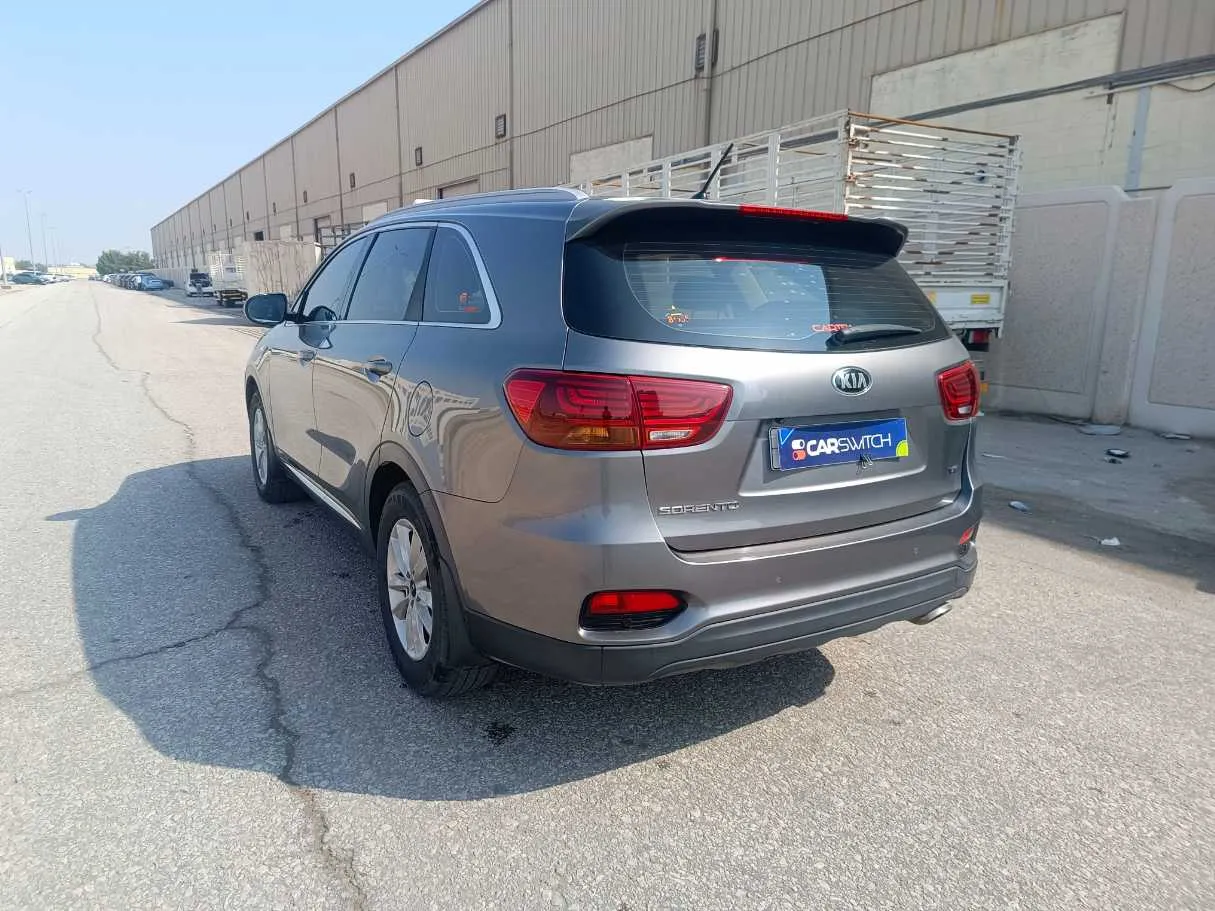 Car image 7