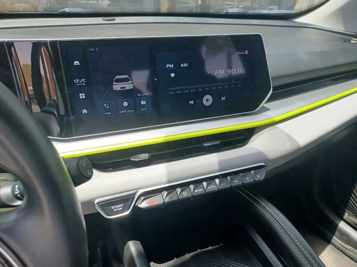 Car image 18