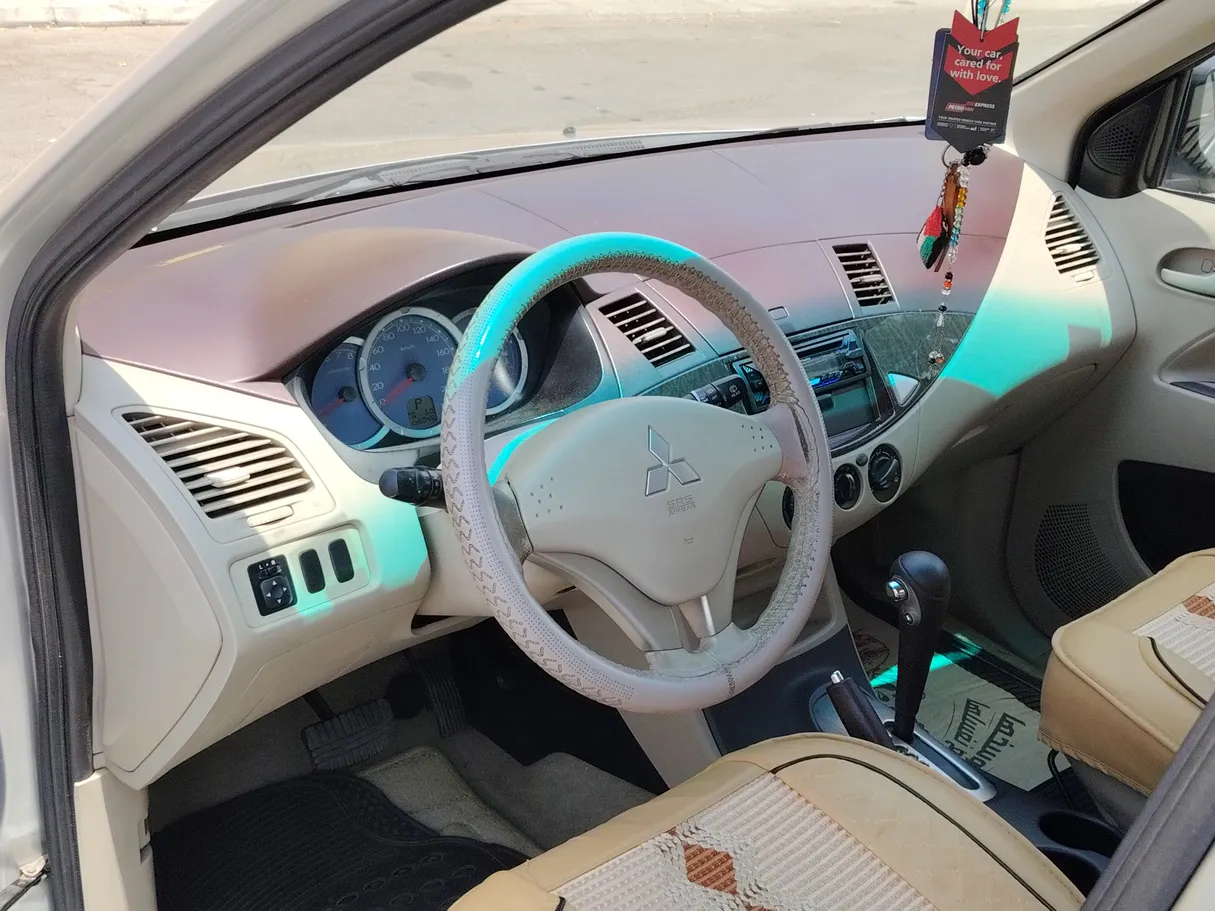 Car image 12