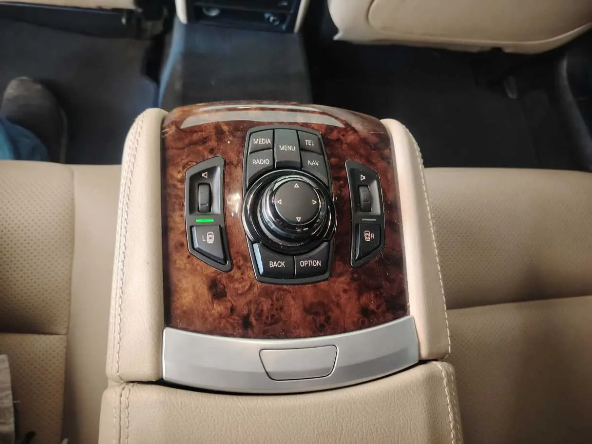 Car image 44