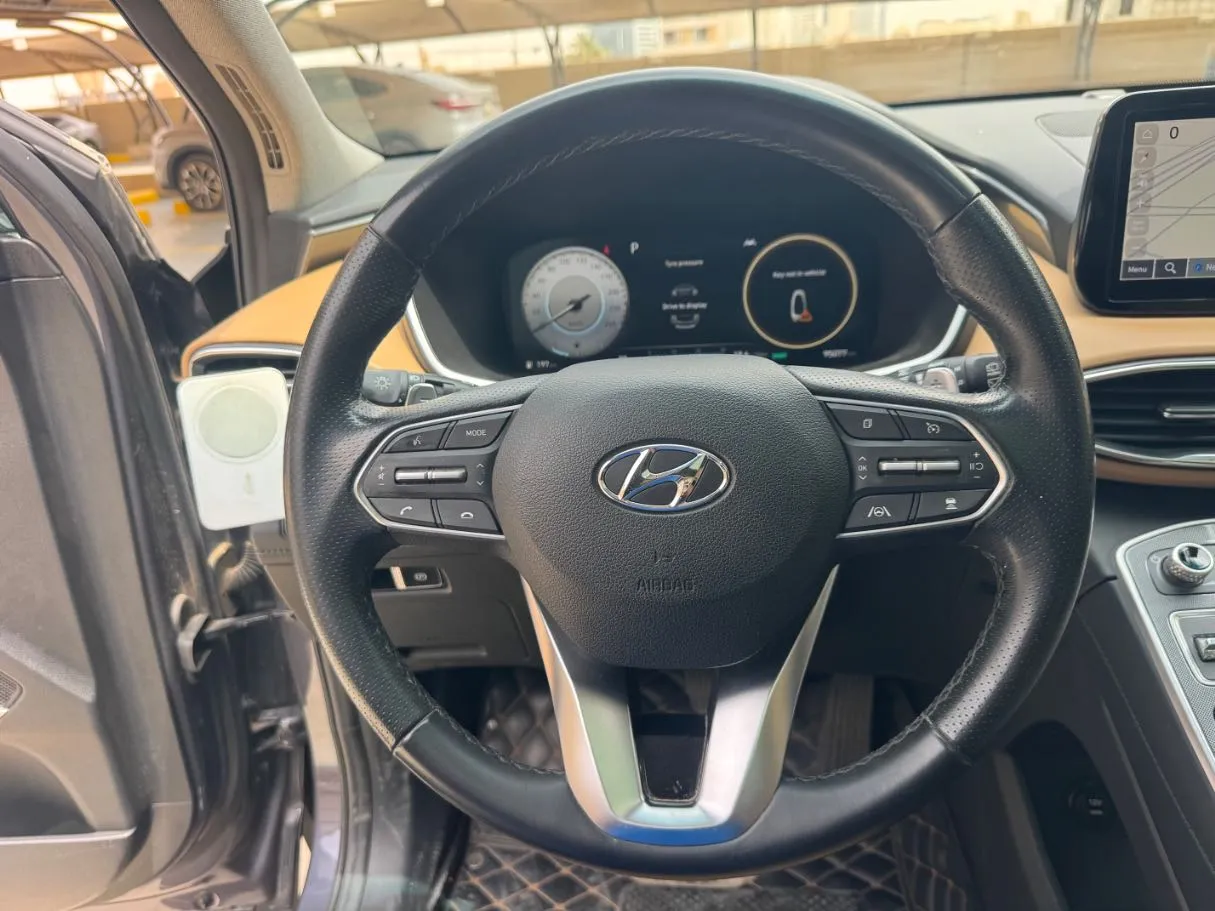 Car image 18