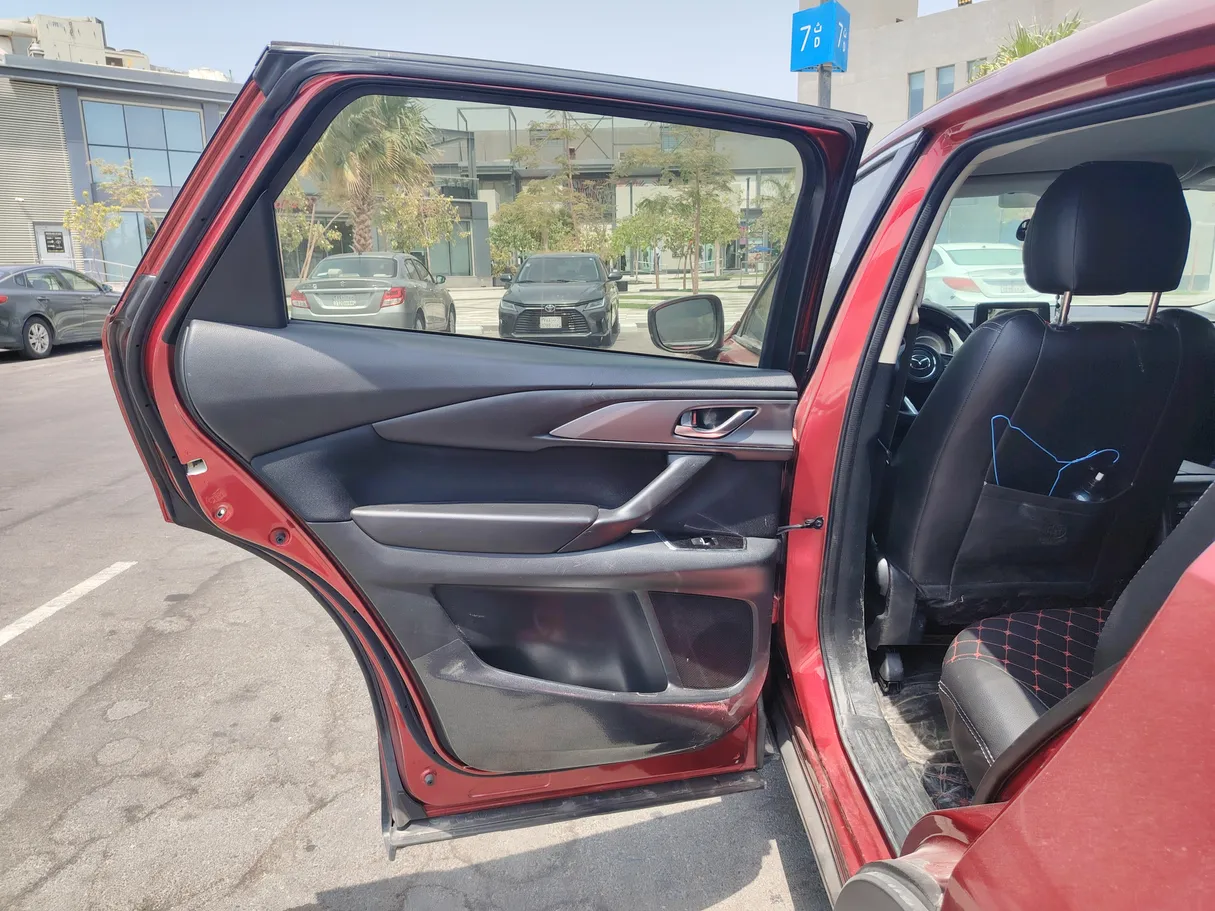 Car image 14