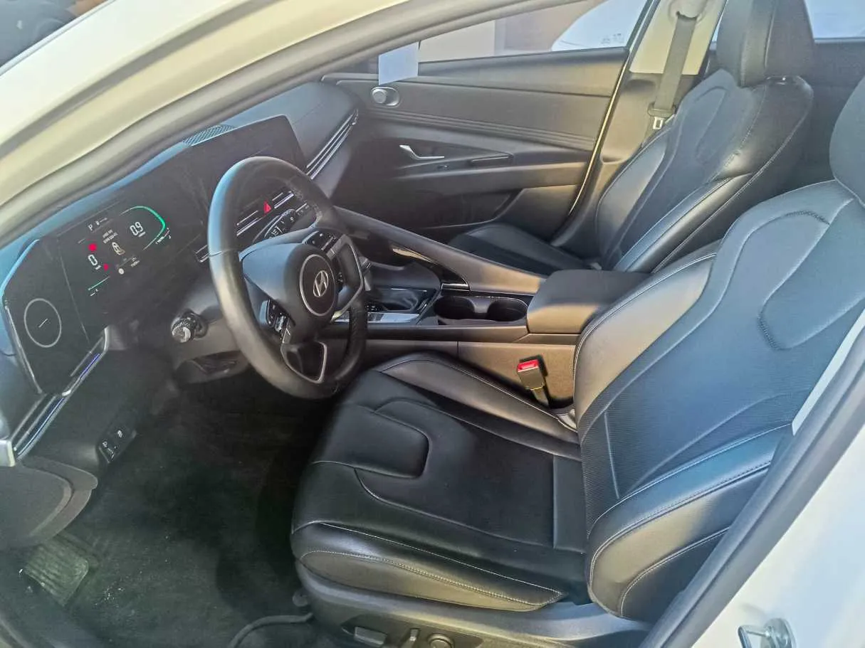 Car image 13