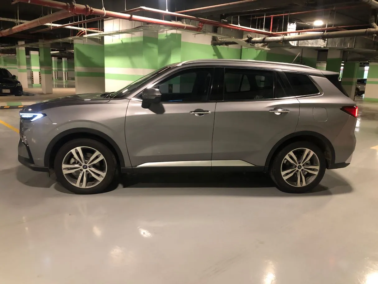 Car image 8