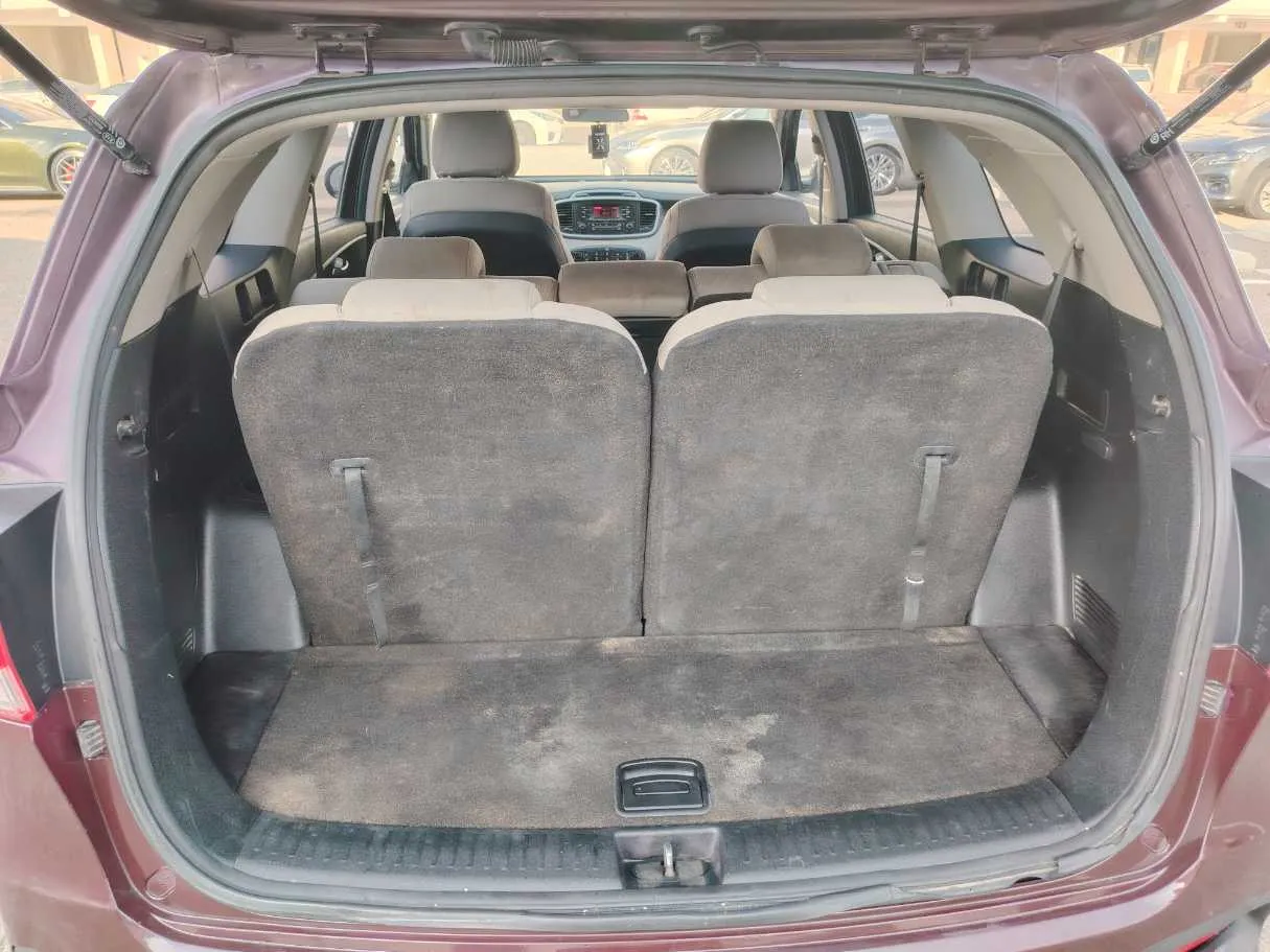Car image 24
