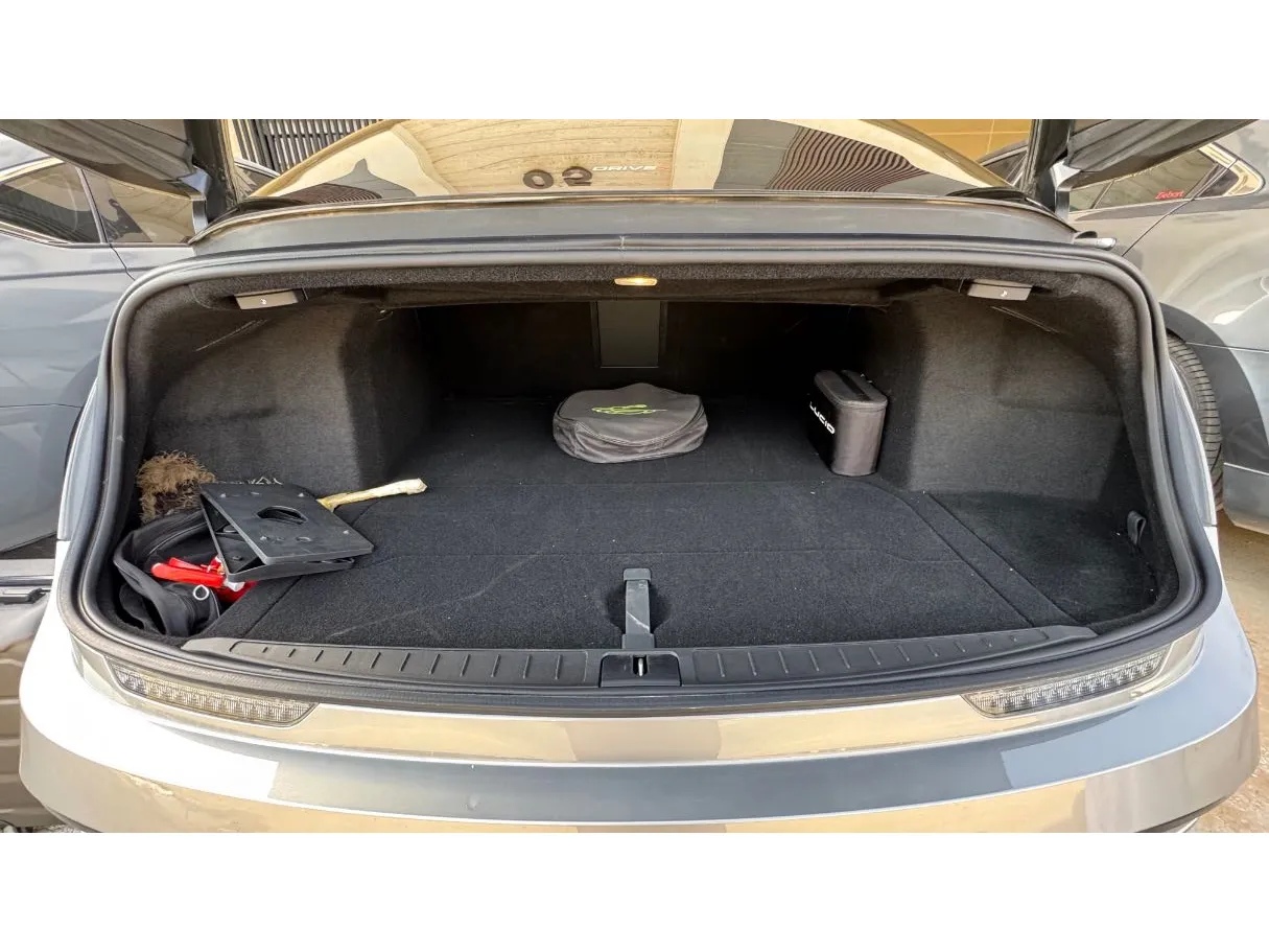 Car image 27