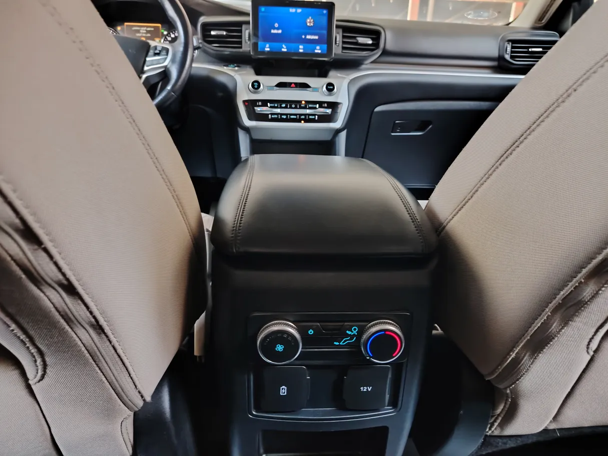 Car image 28