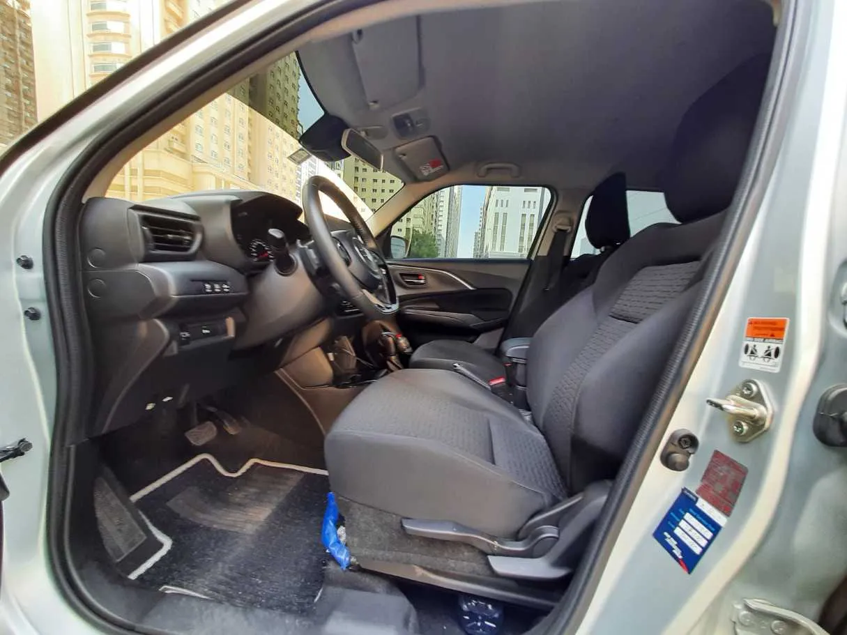 Car image 12
