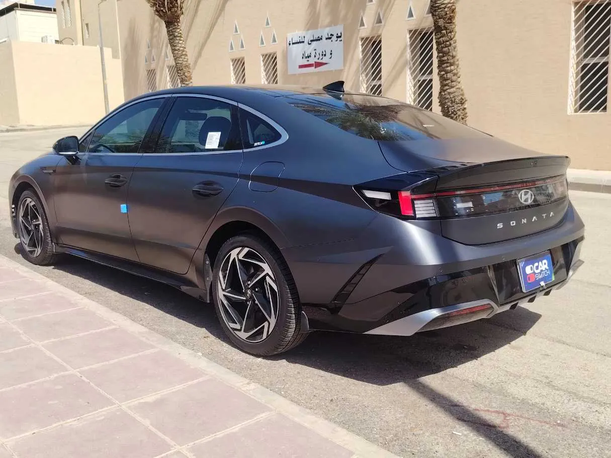 Car image 7