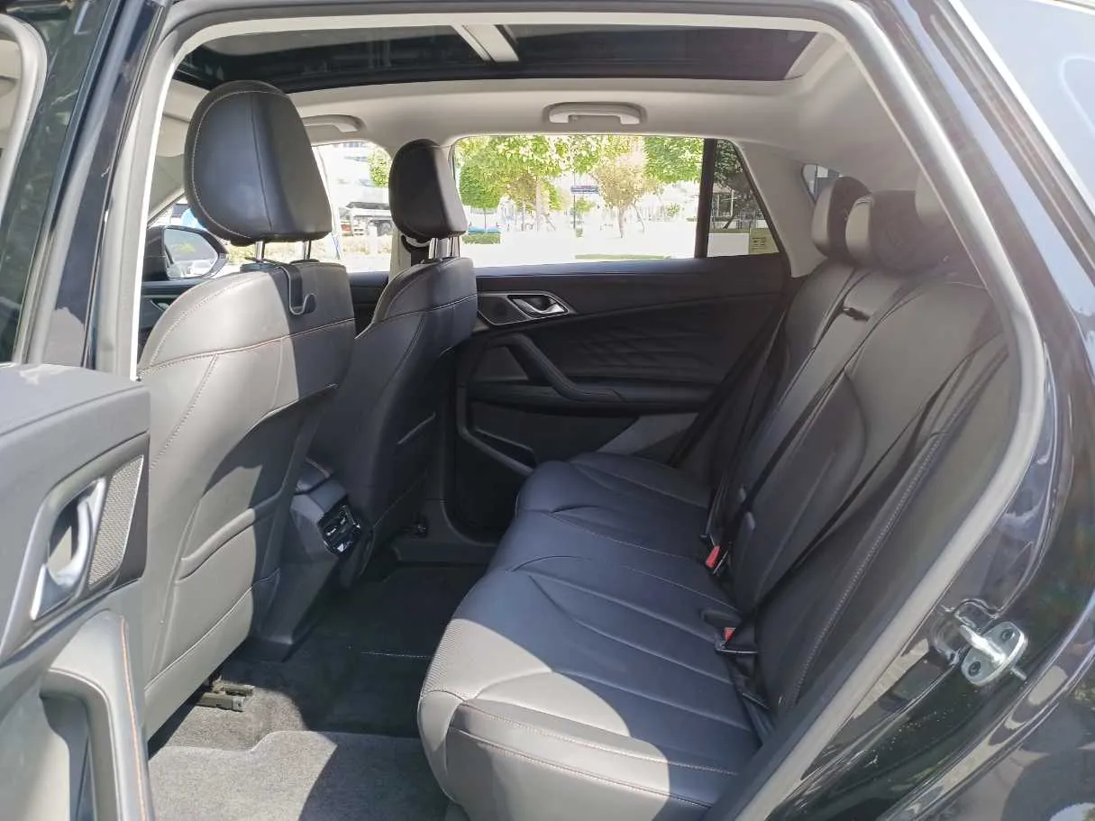 Car image 13