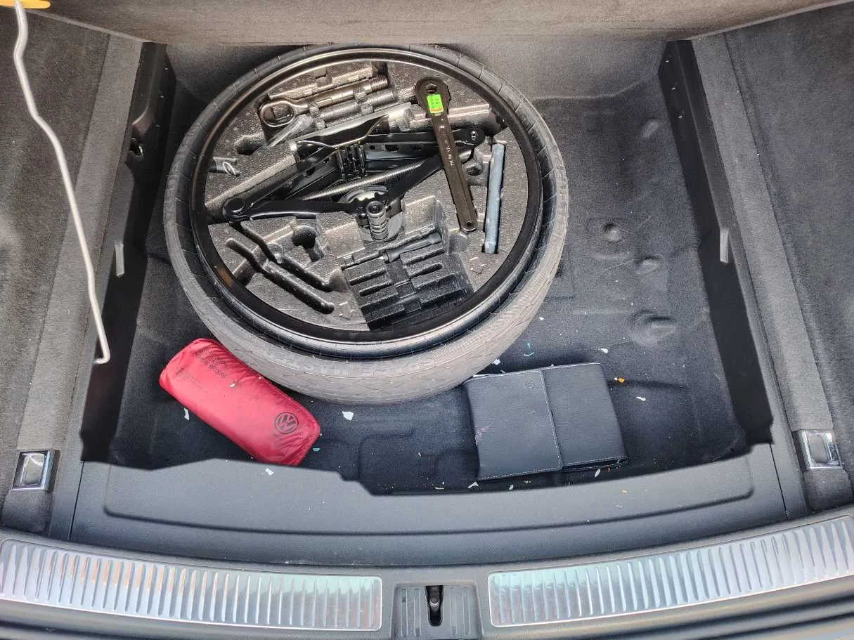 Car image 34