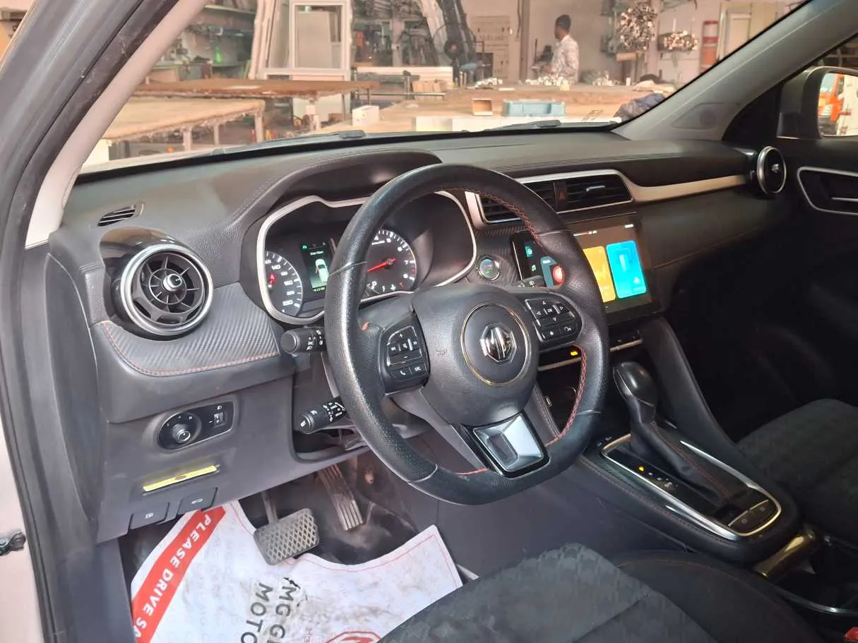 Car image 11