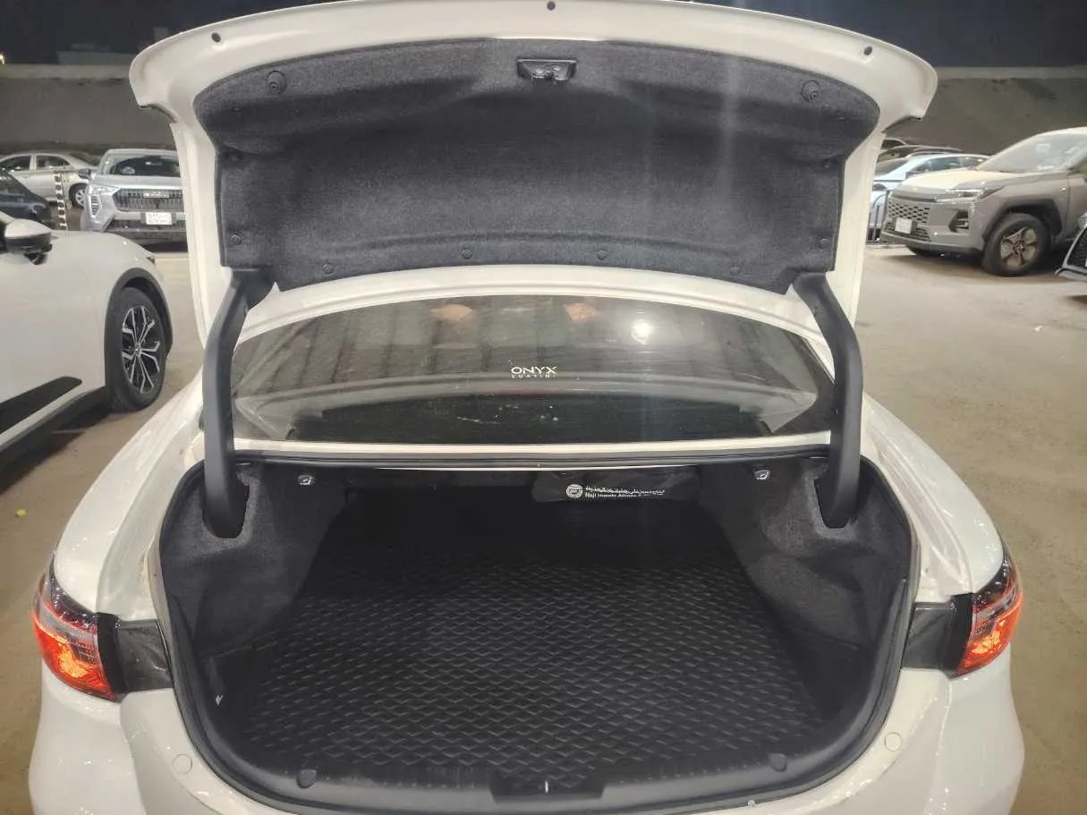 Car image 28