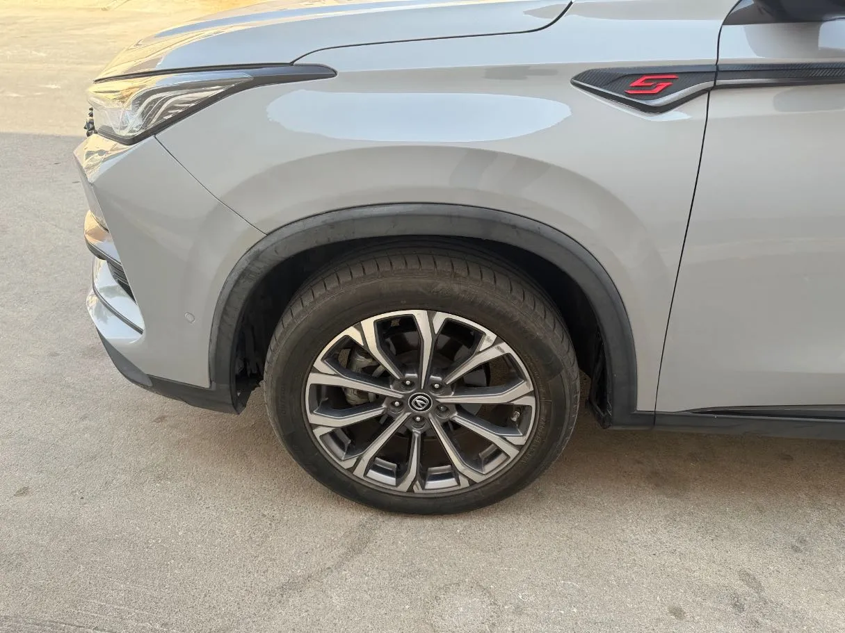 Car image 8