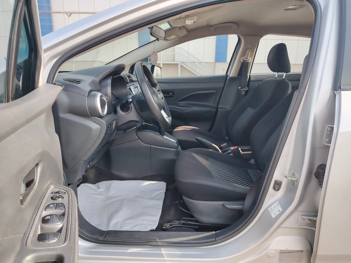 Car image 11