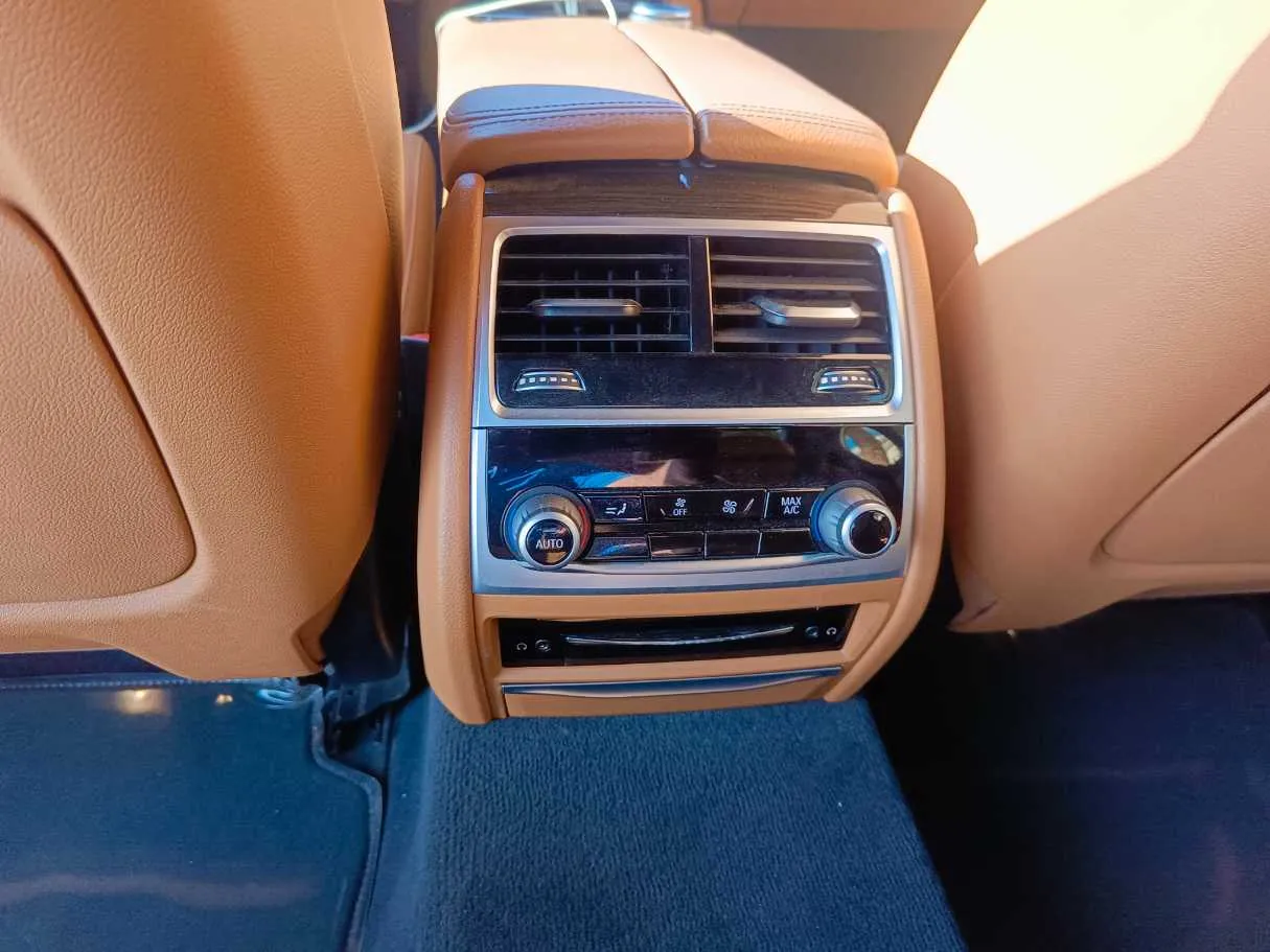 Car image 29