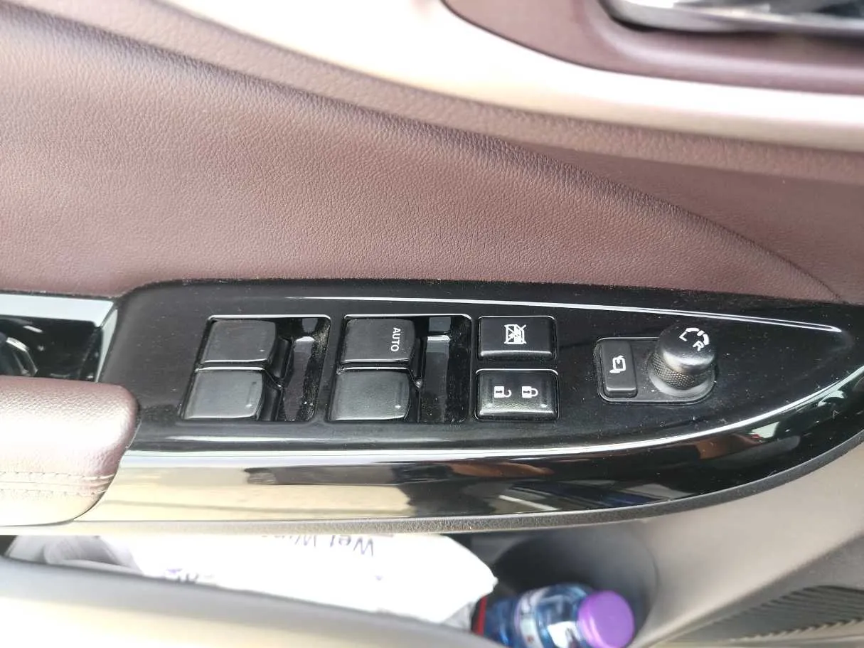 Car image 35