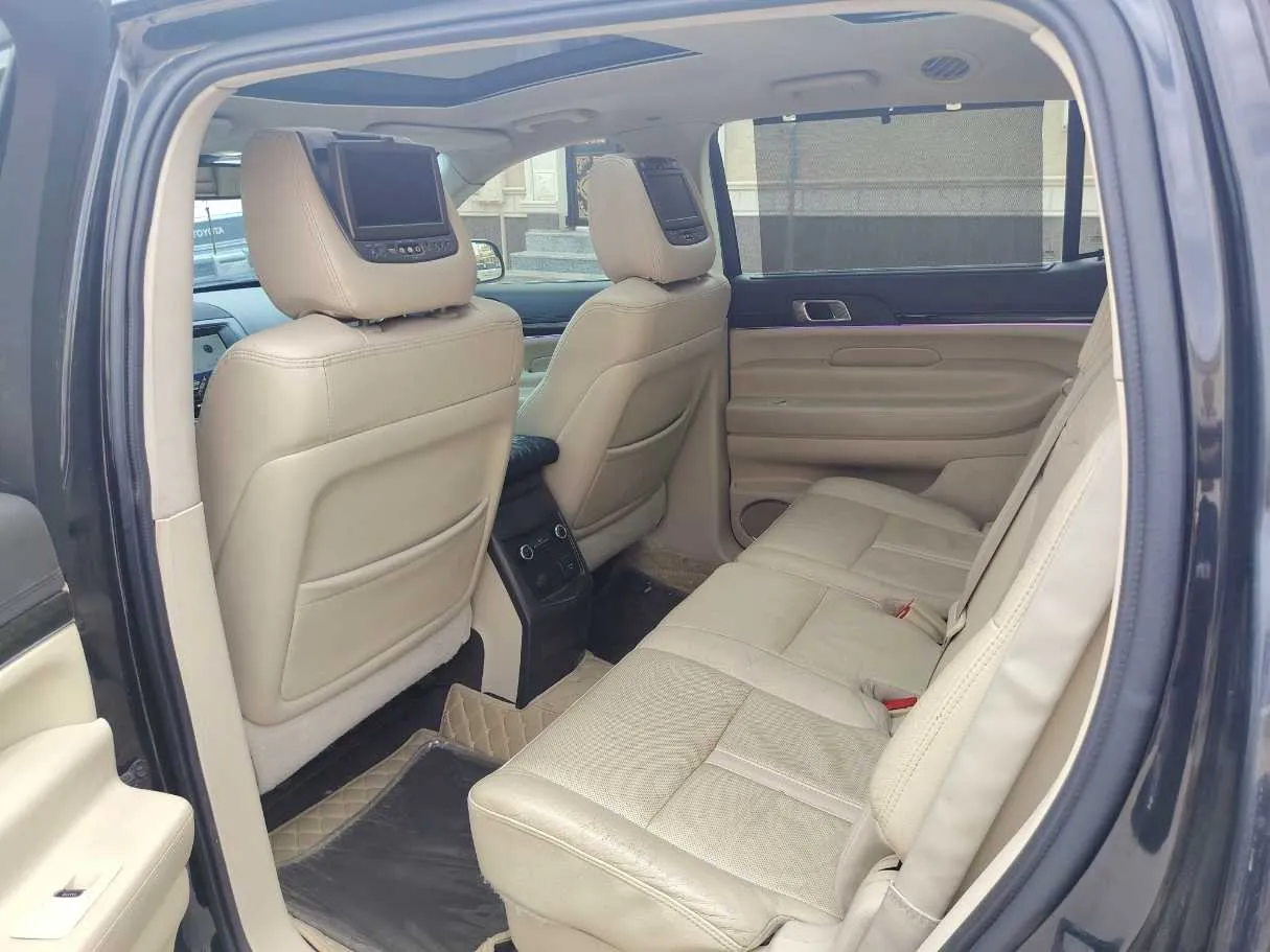 Car image 14