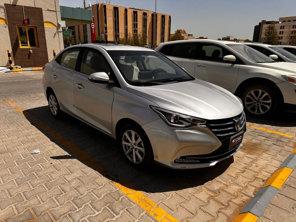Car image 3