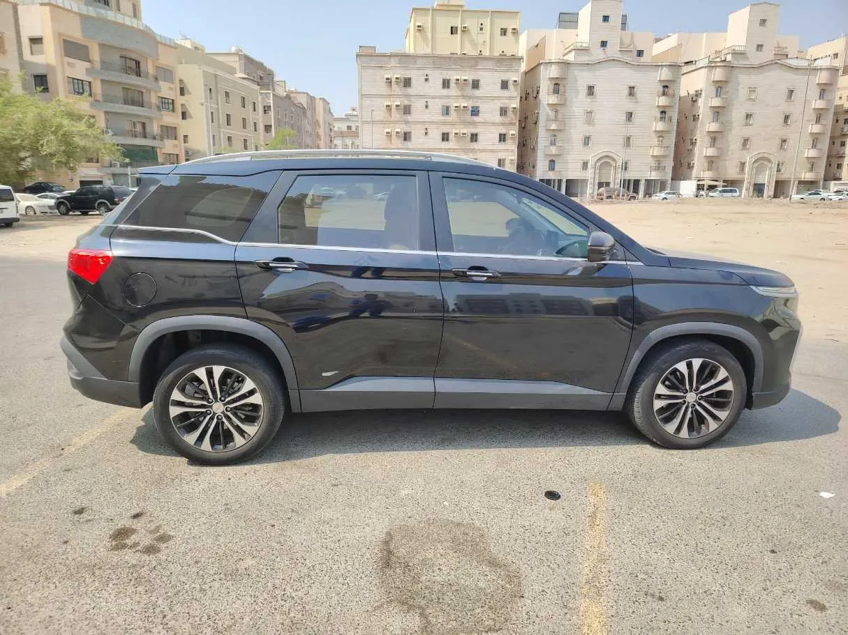 Car image 4