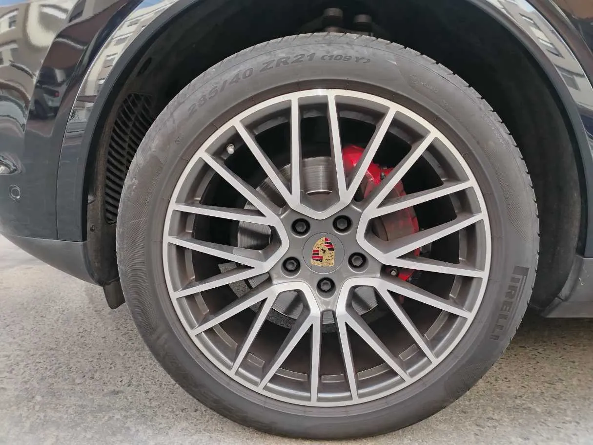 Car image 10