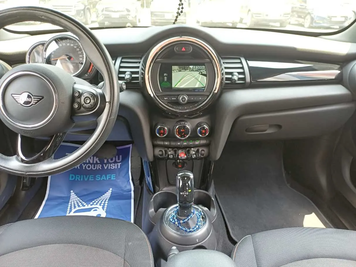 Car image 16
