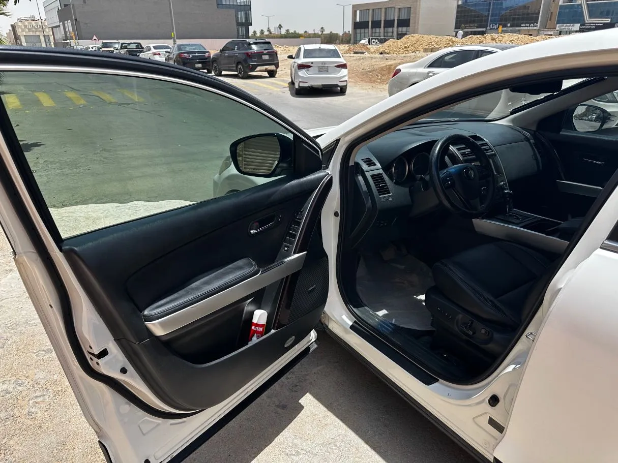 Car image 11