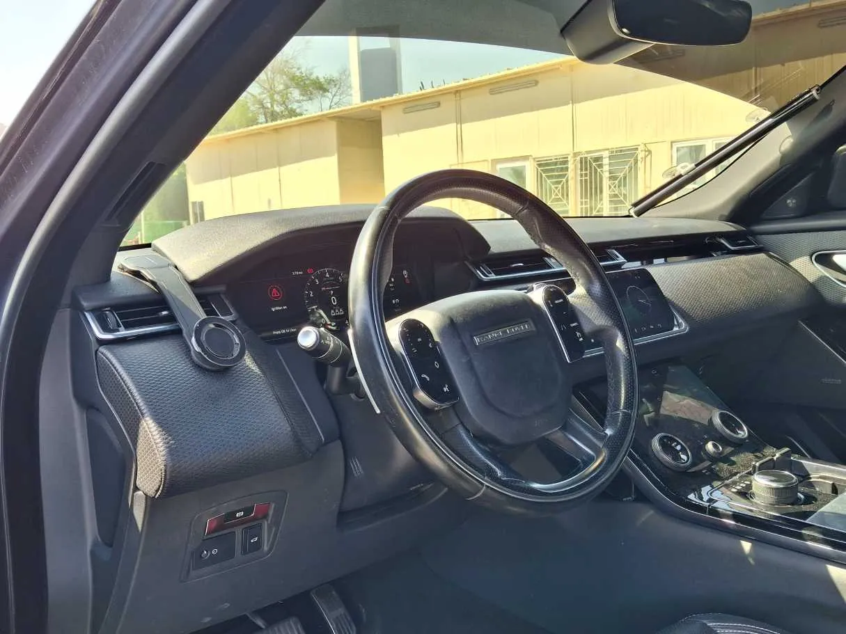 Car image 16