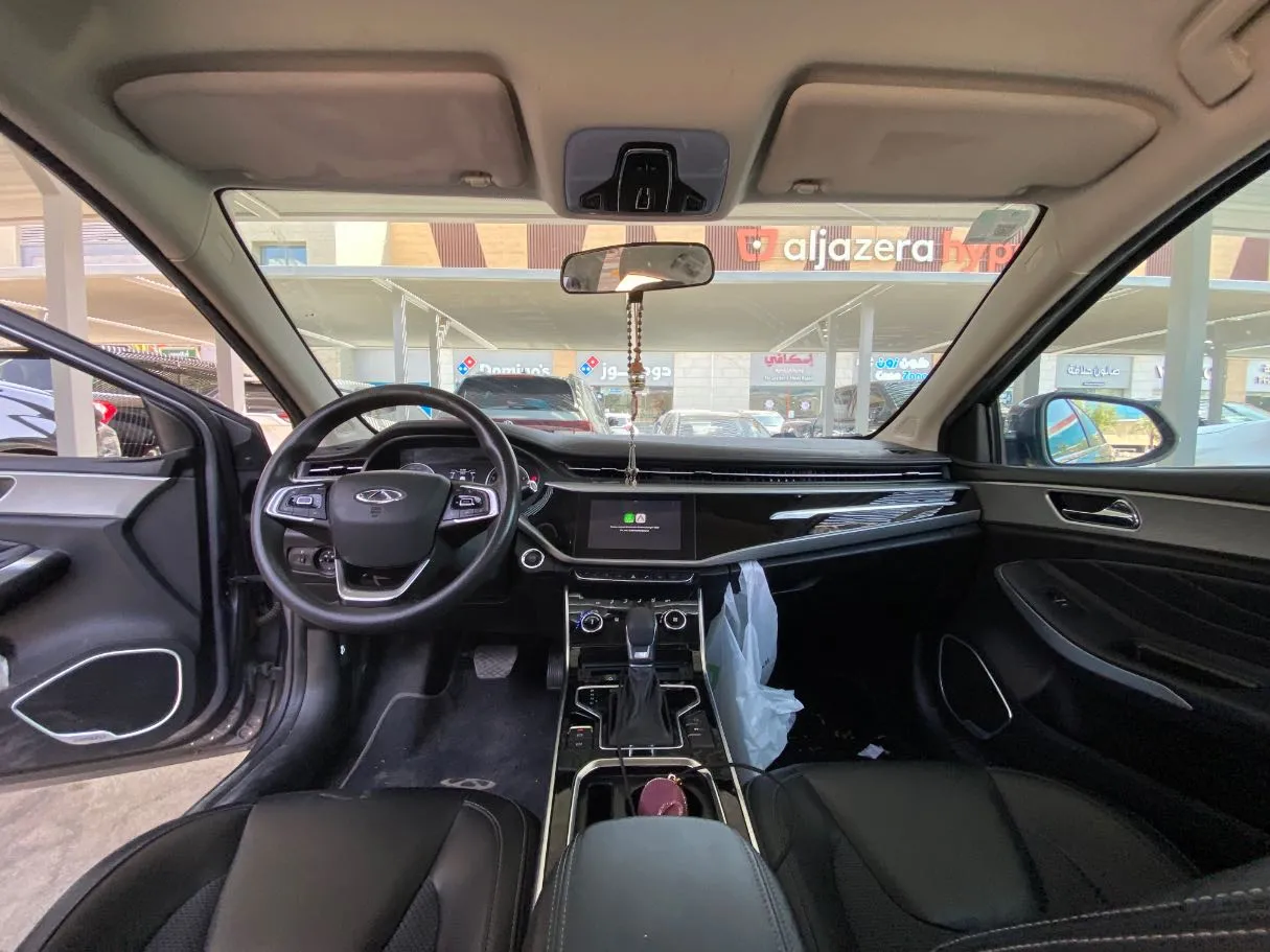 Car image 14