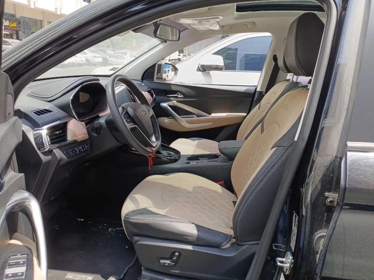 Car image 12