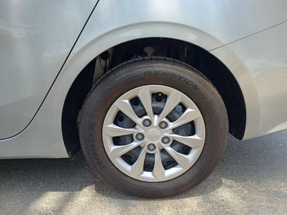 Car image 9