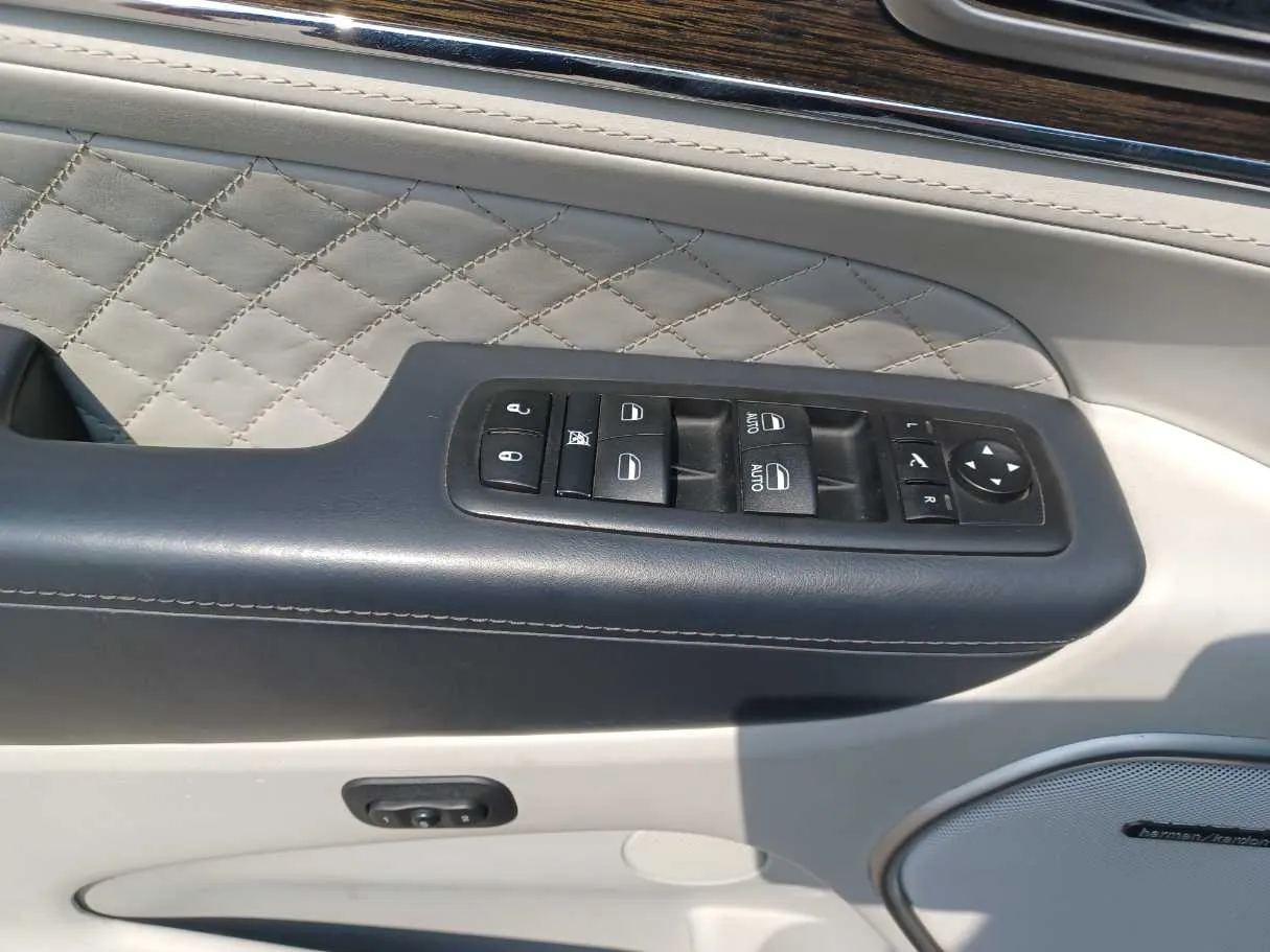 Car image 24