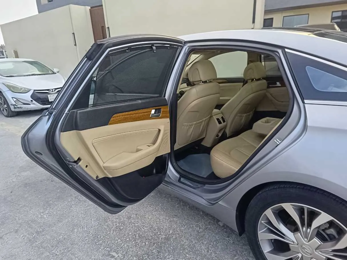 Car image 17