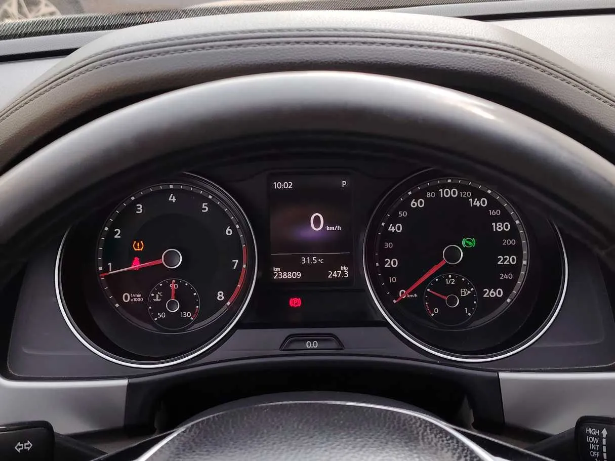 Car image 26