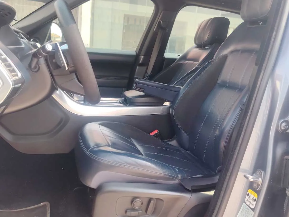 Car image 12