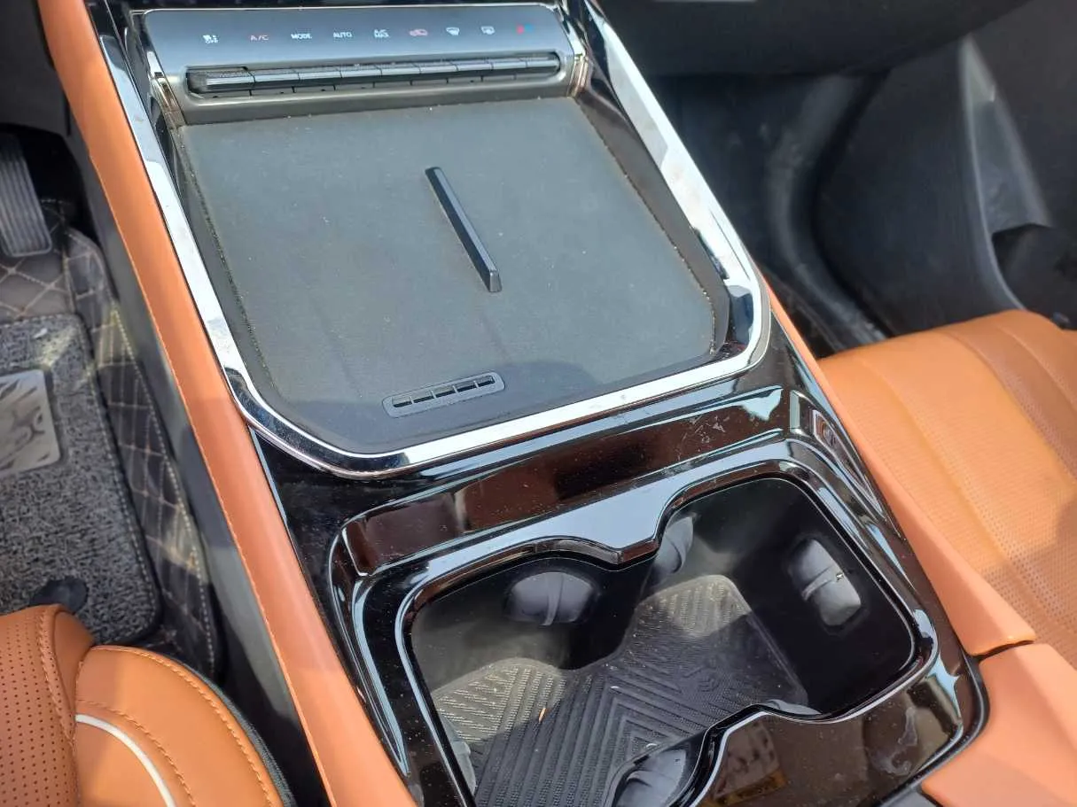 Car image 17