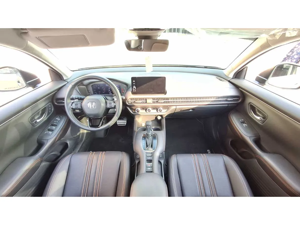 Car image 14