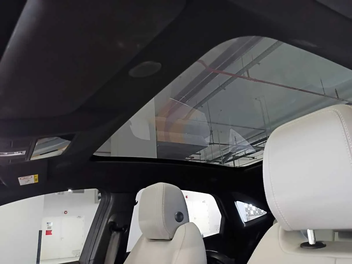 Car image 25