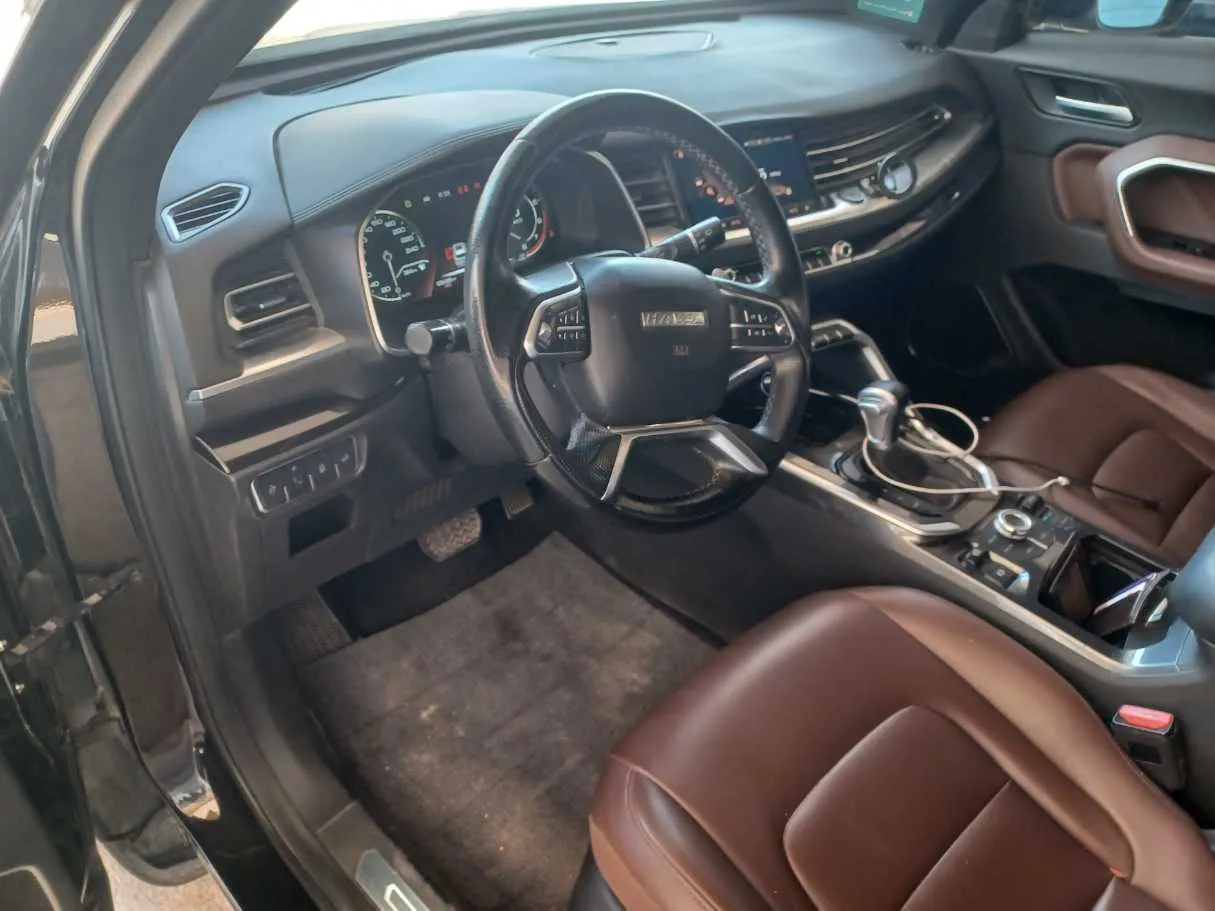 Car image 11