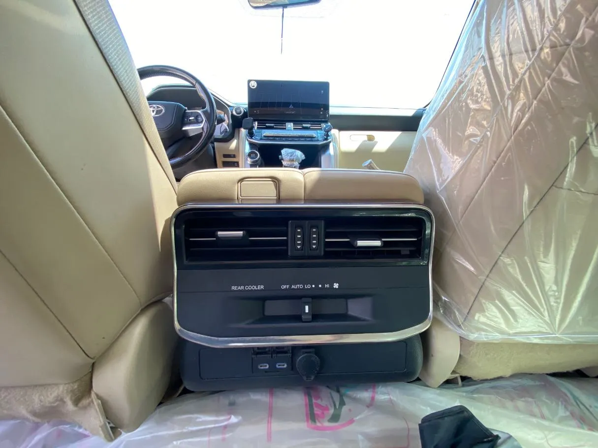 Car image 29