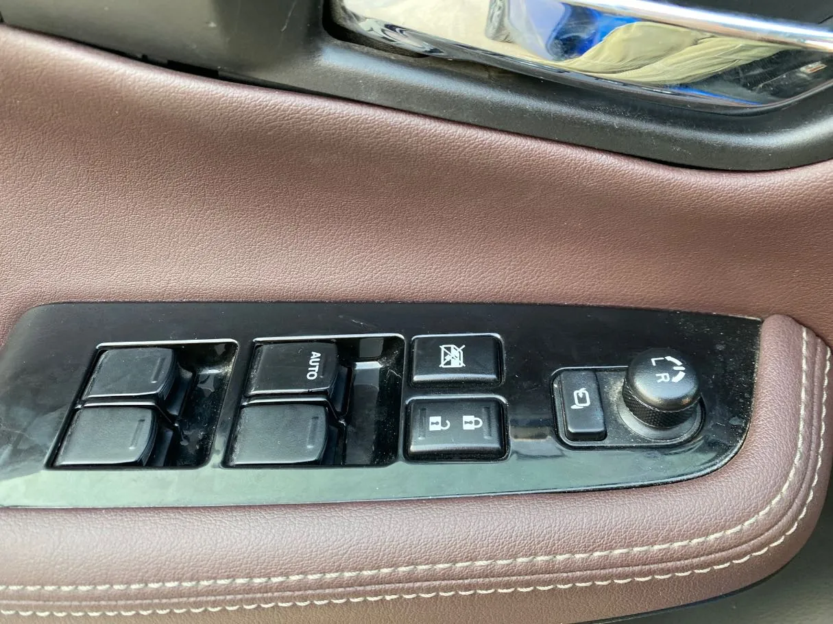 Car image 27
