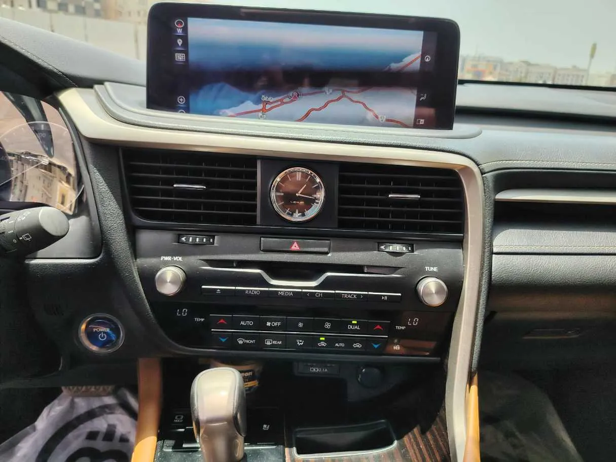 Car image 25