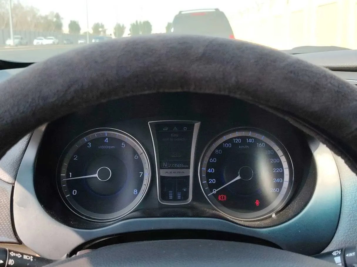 Car image 24