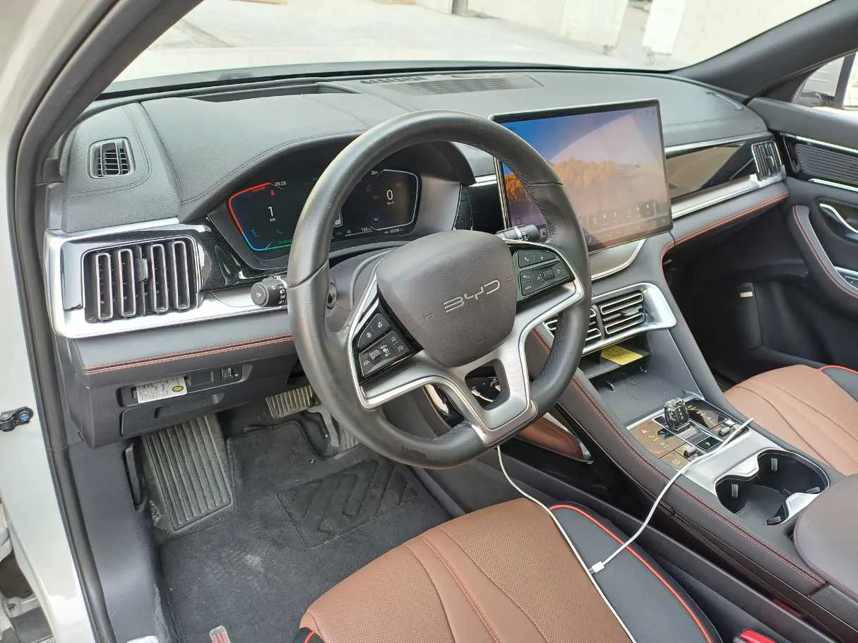 Car image 11