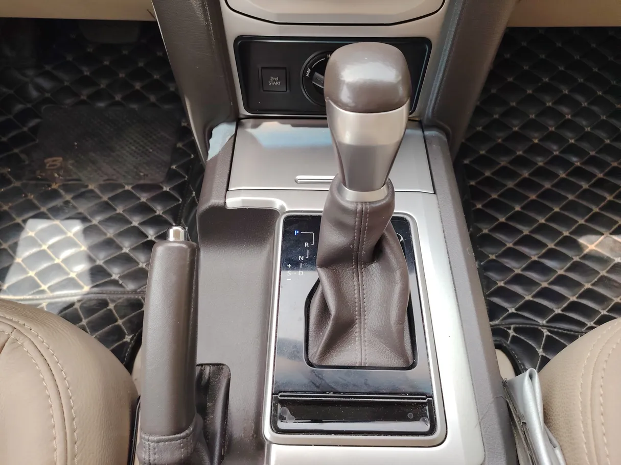 Car image 18