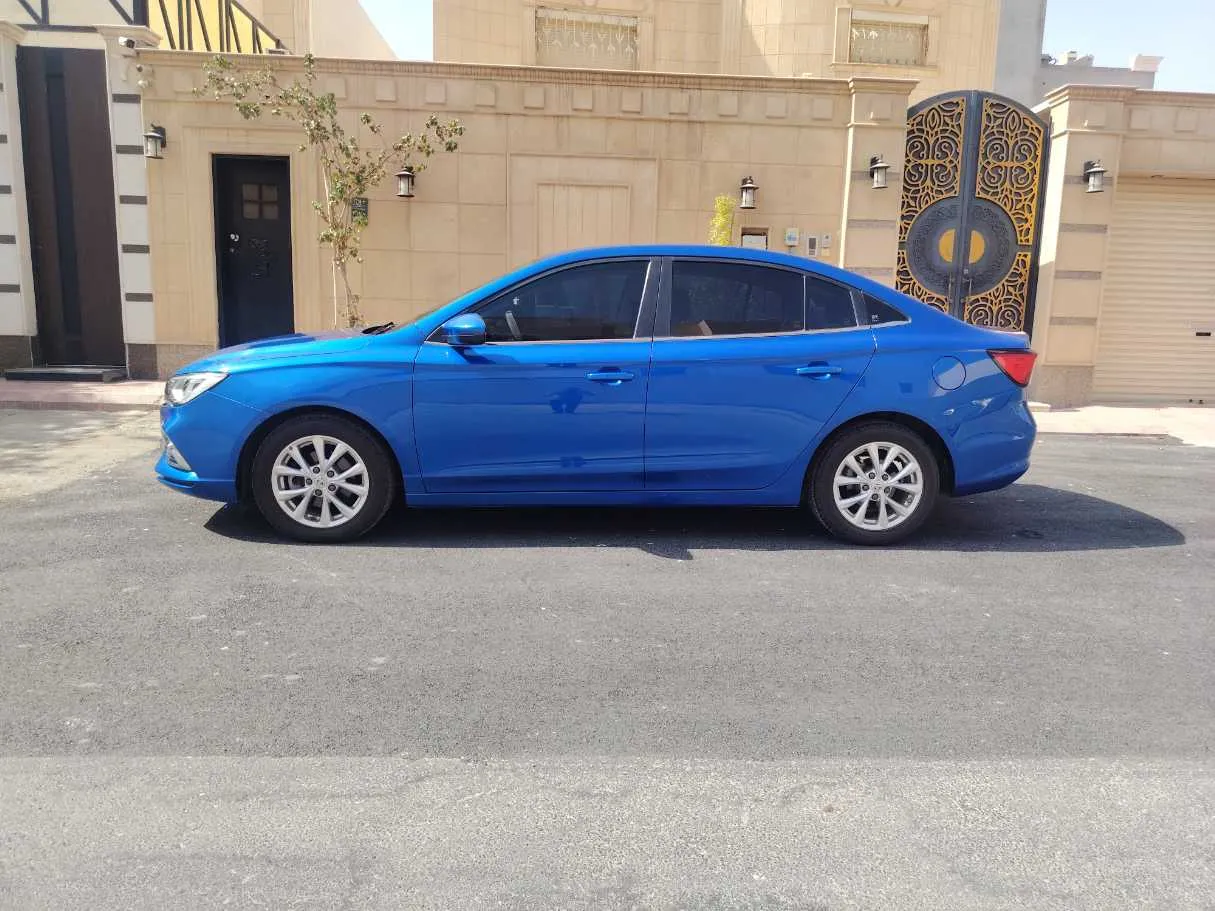 Car image 8