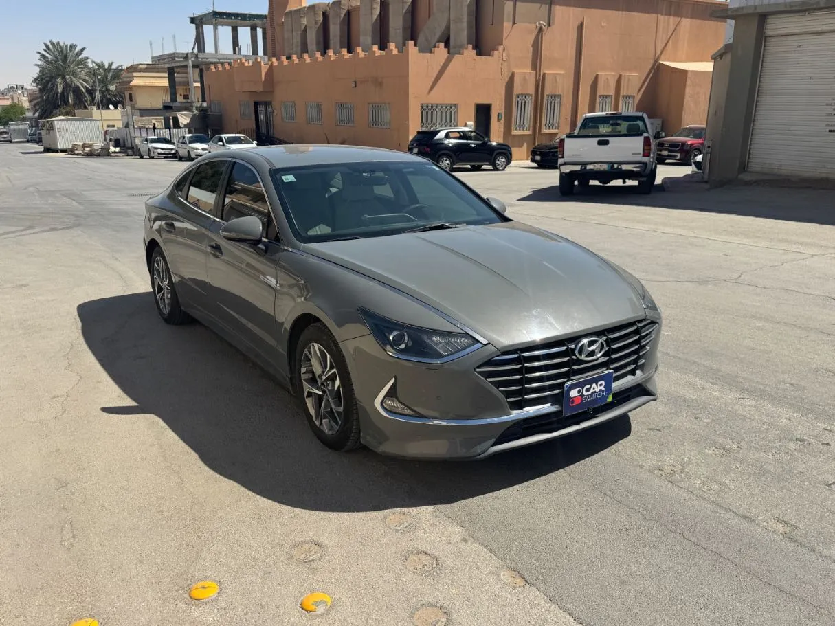 Car image 4