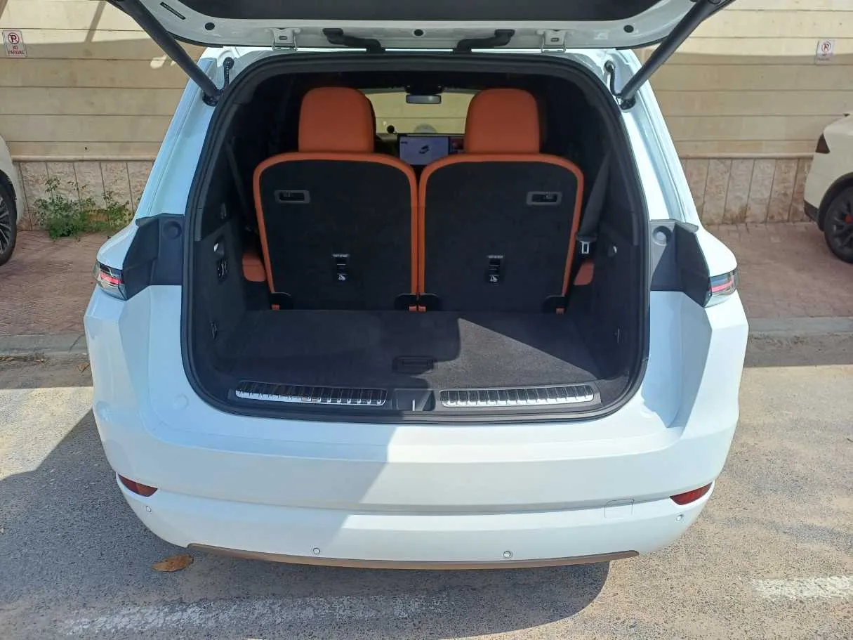 Car image 21