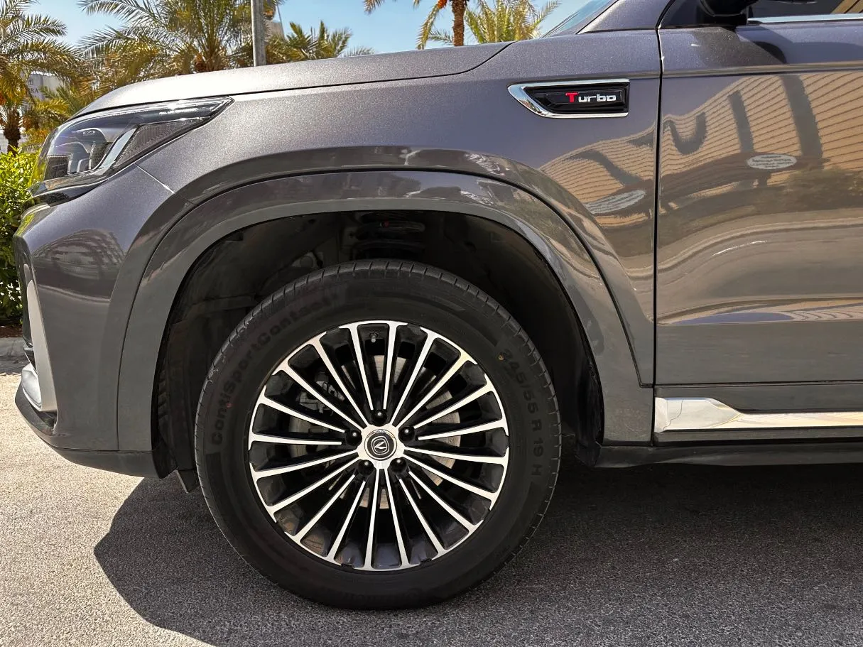Car image 9