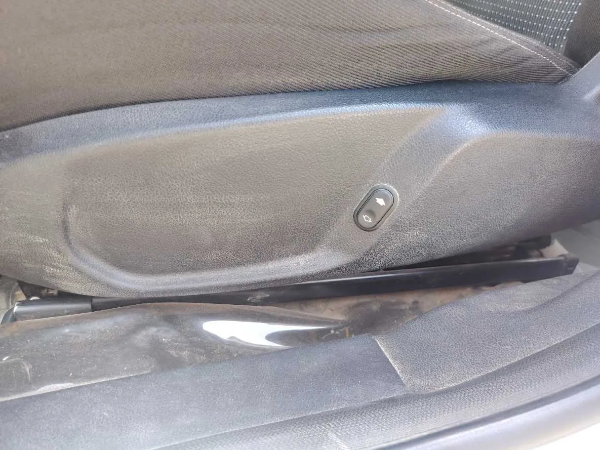 Car image 27